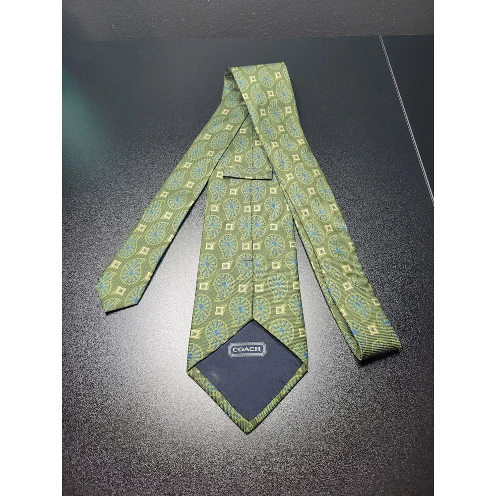 Coach Men's Necktie Green Paisley 100% Italian Silk 3.75